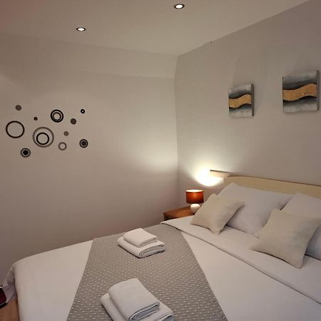 Ap Downtown Apartment 罗维尼 外观 照片