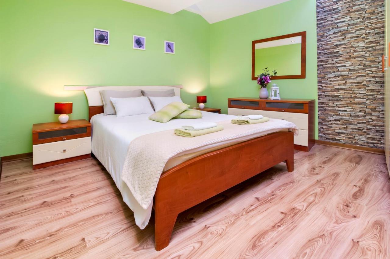 Ap Downtown Apartment 罗维尼 外观 照片