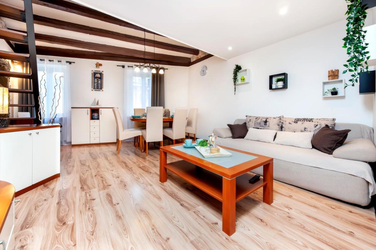 Ap Downtown Apartment 罗维尼 外观 照片