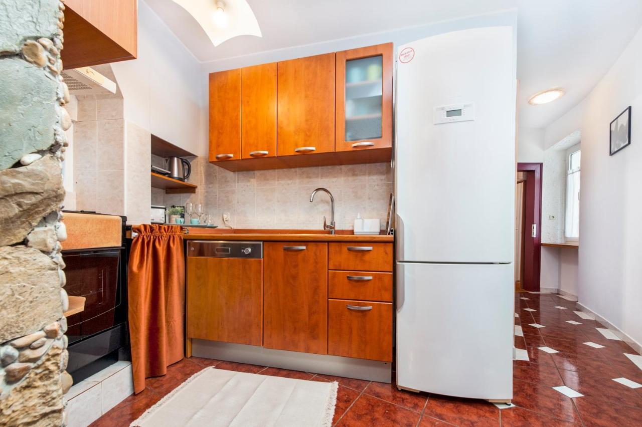 Ap Downtown Apartment 罗维尼 外观 照片